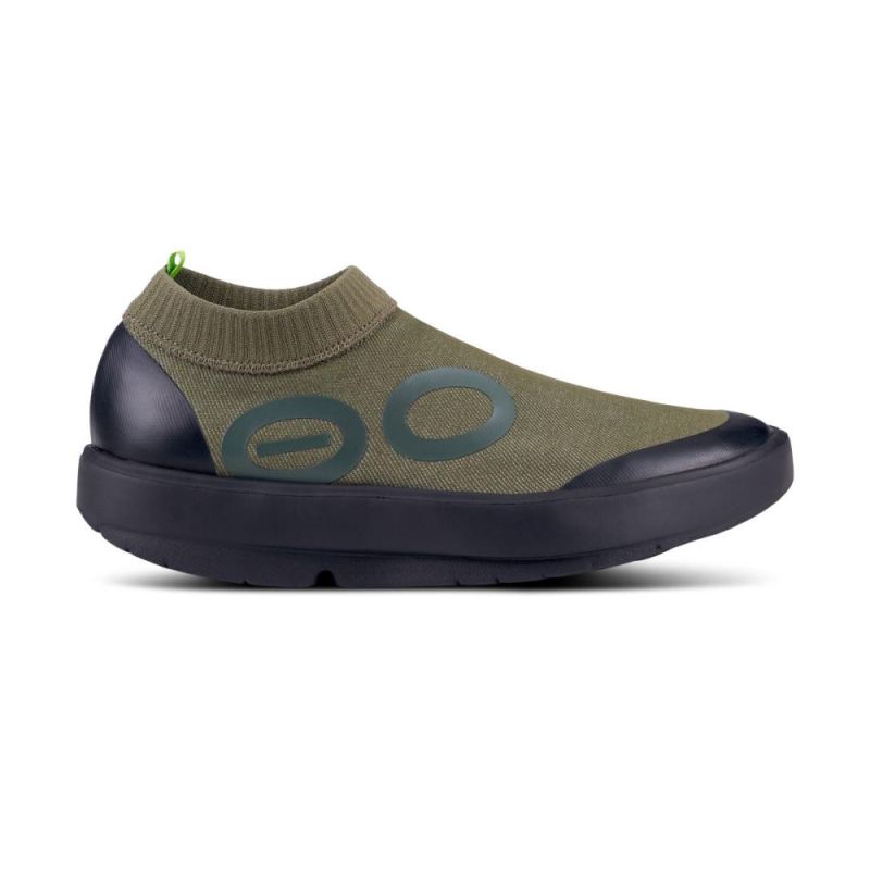 Oofos Men's OOmg eeZee Mid Shoe - Black & Green e9X2RlGa