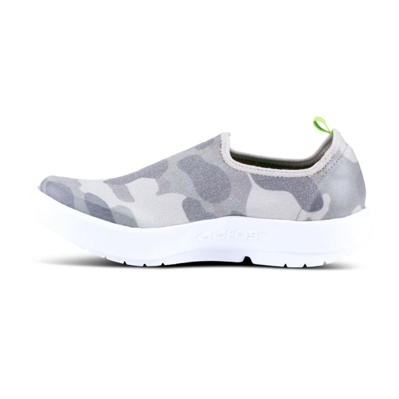 Oofos Women's OOmg eeZee Low Shoe - Green Camo E2BAzV07
