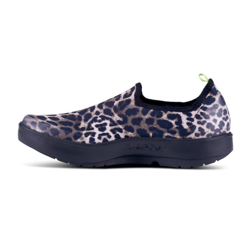 Oofos Women's OOmg eeZee Low Shoe - Cheetah FQDCHCGL