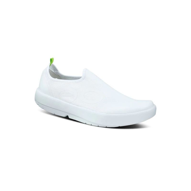 OOFOS MEN'S OOMG EEZEE LOW SHOE - WHITE