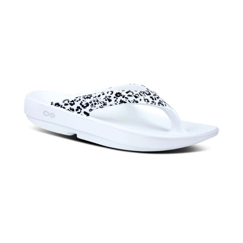 OOFOS WOMEN'S OOLALA LIMITED SANDAL - SNOW LEOPARD